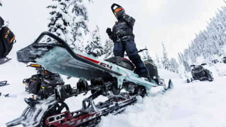 Ski-Doo 2024 Deep Snow moottorikelkat Freeride ja Summit